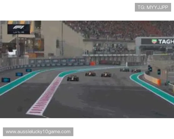 阿布扎比站第41圈，维斯塔潘超越皮亚斯特里取得领先